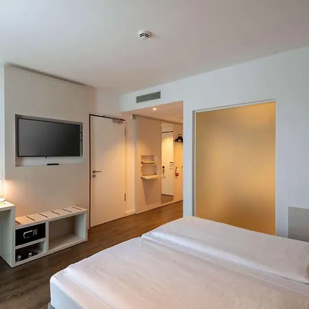 Super 8 By Wyndham Dresden-3
