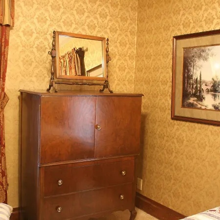 Serendipity Bed And Breakfast-3