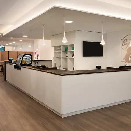 Super 8 by Wyndham Augsburg-3