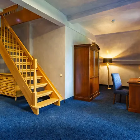 Schlosshotel Weyberhöfe-2