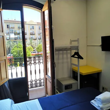 Flats Friends Plaza de la Reina-2