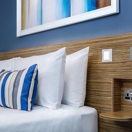 Travelodge London Central City Road-3