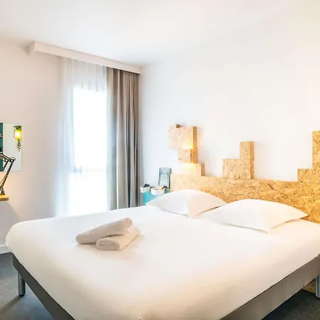 greet Hotel Rennes Pace-2