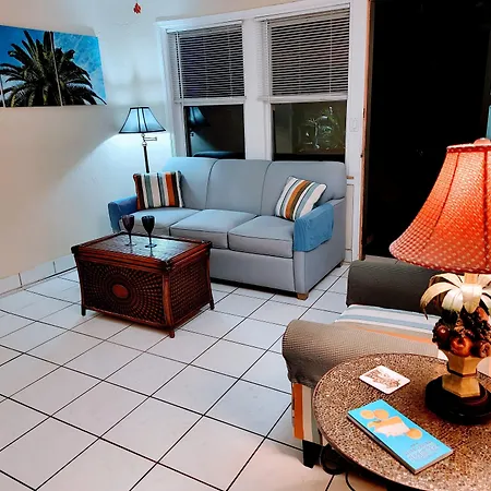 Suite Dreams Inn By The Beach-2