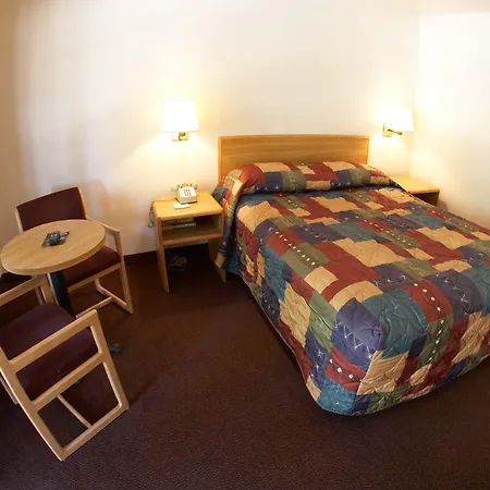 EZ 8 Motel Airporter-2