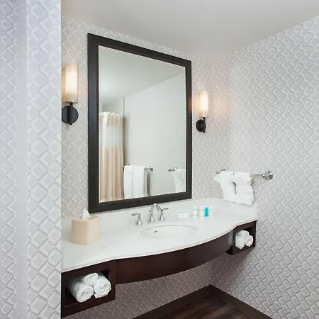 Hilton Garden Inn Burbank Los Angeles-3