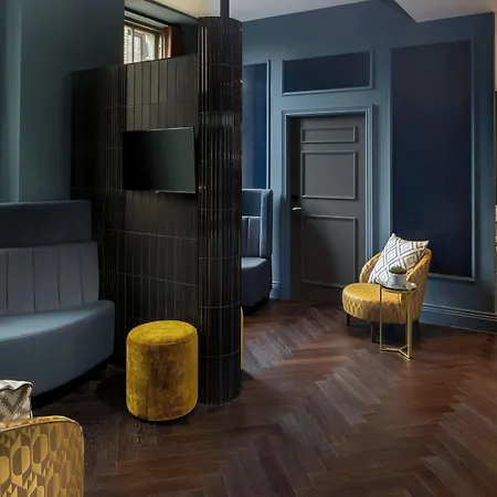 Courtyard By Marriott Edinburgh-3