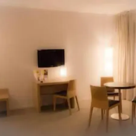 Esatitude Hotel-2