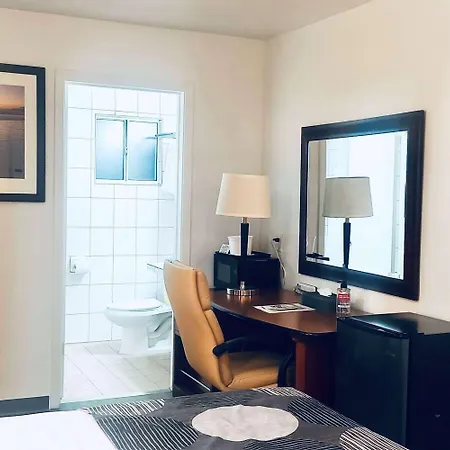 Oceanside Inn & Suites, A Days Inn By Wyndham-3
