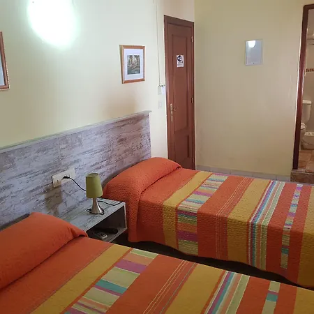 Hostal Virgen Del Rocío-3