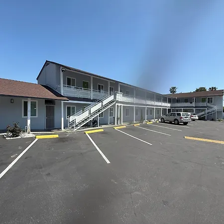 Hi-Way Host Motel-2