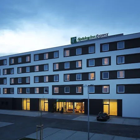 Holiday Inn Express Friedrichshafen, an IHG Hotel-2