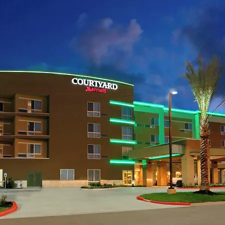Courtyard By Marriott Victoria-3
