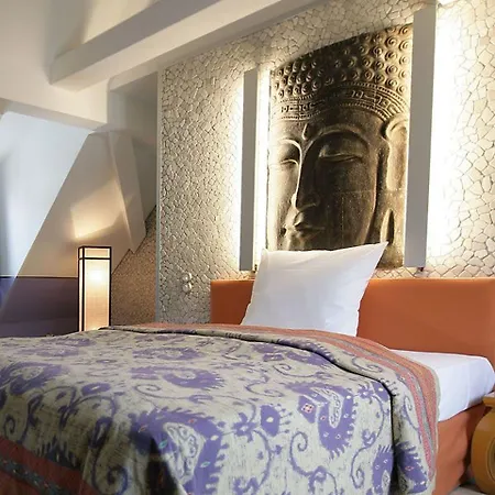 Hip Hotel-2