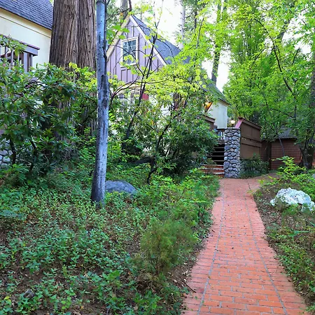 Saddleback Inn At Lake Arrowhead-3