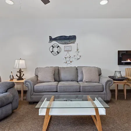 Beach House Inn & Suites-2