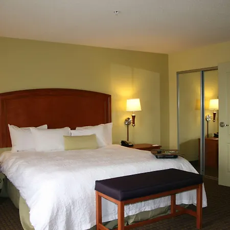 Hampton Inn Macomb-2