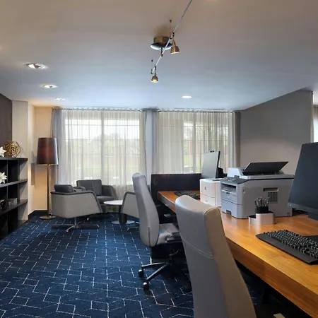 Courtyard By Marriott Omaha Aksarben Village-3