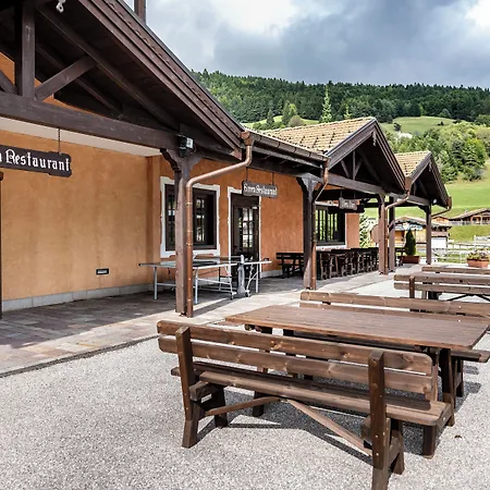 Golf Hotel-2
