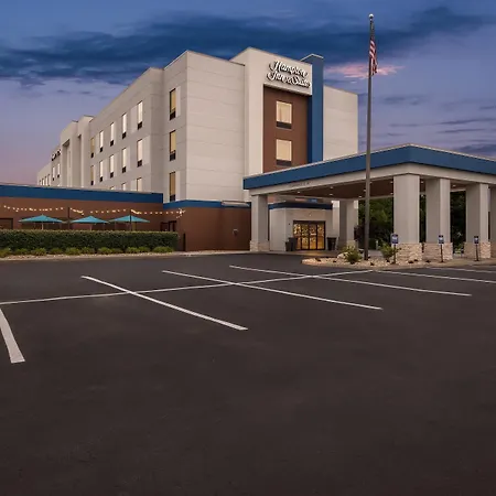 Hampton Inn & Suites Grove City-3