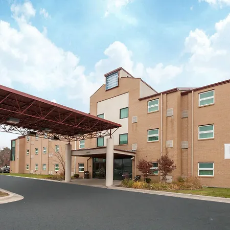 Travelodge By Wyndham Romulus Detroit Airport-2