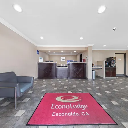 Econo Lodge Inn & Suites Escondido Downtown-3