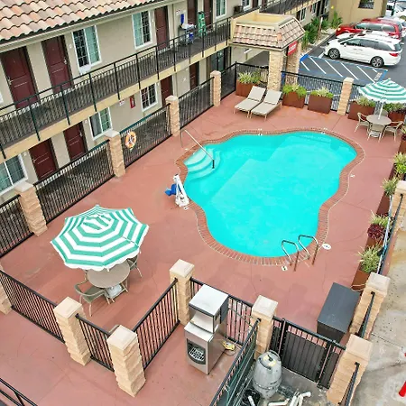 Econo Lodge Inn & Suites Escondido Downtown-2