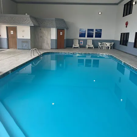 Super 8 By Wyndham Houghton Lake-3