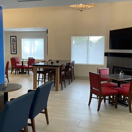 Holiday Inn Express Hotel & Suites Bluffton At Hilton Head Area By Ihg-2