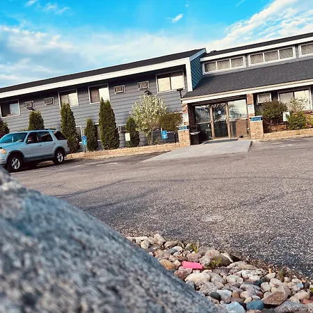 Travelodge By Wyndham Valleyfair Shakopee-2
