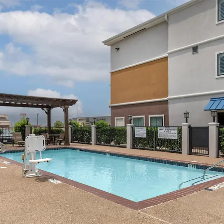 Best Western Plus Denton Inn & Suites-3