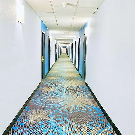 Days Inn By Wyndham Rutland/Killington Area-2
