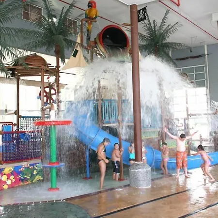 Crown Choice Inn & Suites Lakeview And Waterpark-3