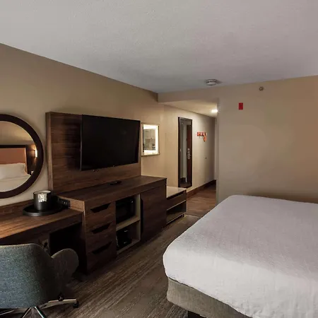 Hampton Inn Springfield-2