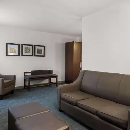 Comfort Inn & Suites Near Tinley Park Amphitheater-2