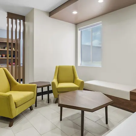 Comfort Inn & Suites-3