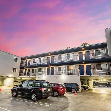 Travelodge By Wyndham Culver City-3