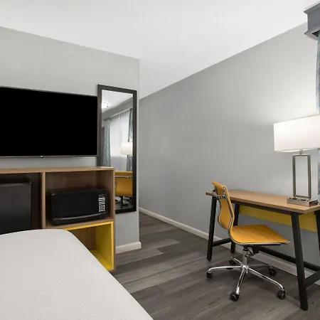 Days Inn By Wyndham Gatesville-3