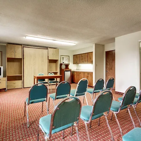 Quality Inn & Suites Clinton - Jackson West-3