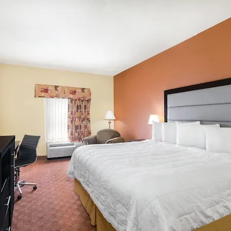 Baymont By Wyndham Fayetteville-2