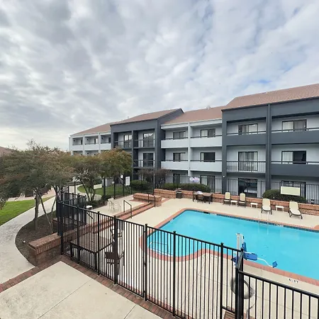 Super 8 By Wyndham Dallas Love Field Airport-2