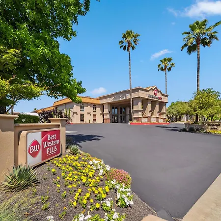 Best Western Plus Hilltop Inn-2
