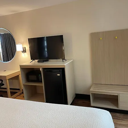 Days Inn & Suites By Wyndham Navarre - Near Beaches Hurlburt-2