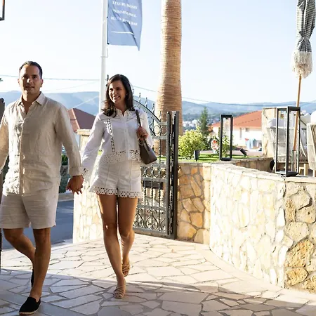 Hotel Vagabundo - Heated Pool , Stunning View & Breakfast-3