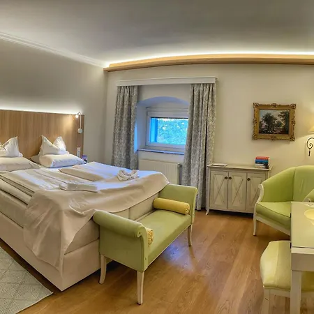 Hotel Schloss Lerchenhof-2