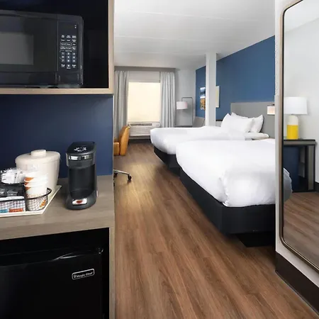 Comfort Suites Outlet Center-2