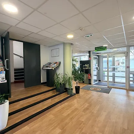 B&B HOTEL Nîmes Centre Arènes-2