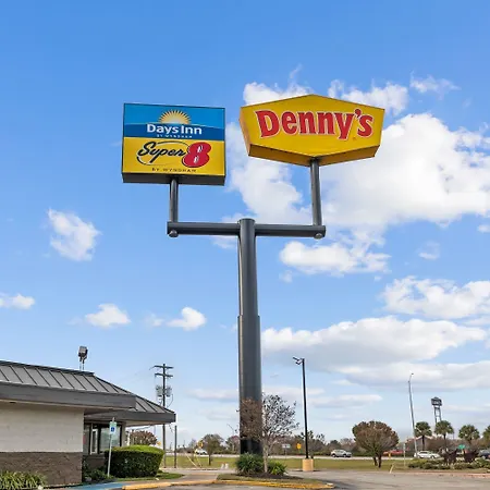 Motel 6 Texas City-3