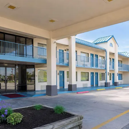 Econo Lodge Inn & Suites Bentonville-3