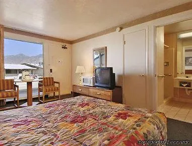 Howard Johnson By Wyndham Brigham City-3